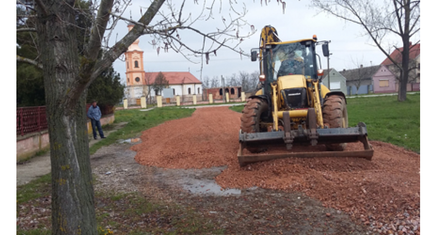 Uređen prostor ispred škole u Karlovčiću